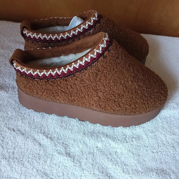 Women's Tan Sherpa Platform Slippers Size 5 1/2 New In Box - Picture 3 of 5